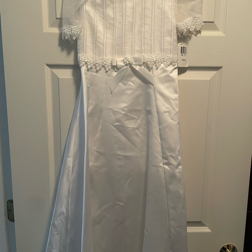 Elegant White Kids Dress with Lace Details